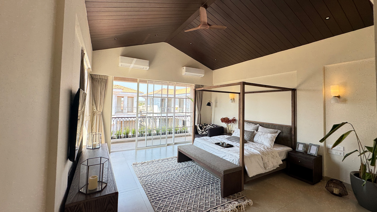 la serein powder-room view